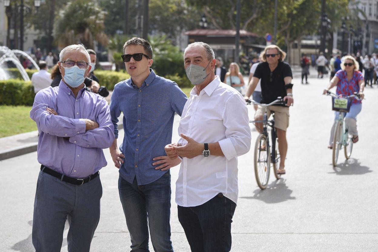 El alcalde Ribó, junto a Íñigo Errejón y el diputado Baldoví. jorge gil/ep