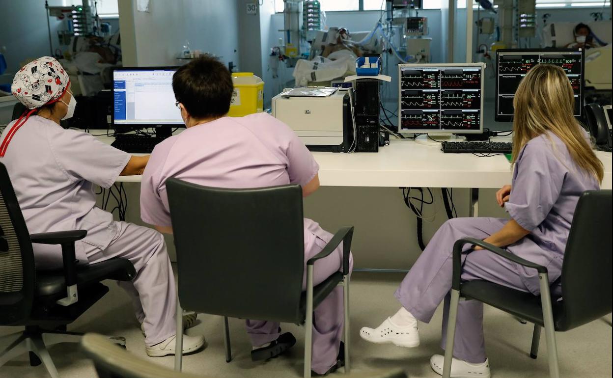 Brotes de coronavirus en la Comunitat | Detectan dos brotes con más de 10 positivos por Covid en la Comunitat