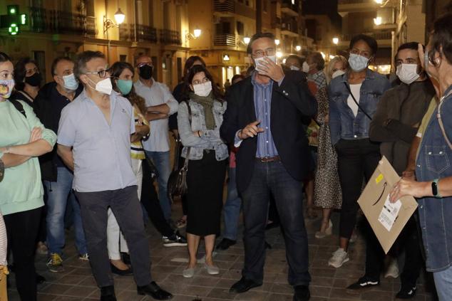 Los vecinos de Benimaclet han dicho basta. En una asamblea celebrada este martes por la tarde, los residentes de la zona han decidido concentrarse el sábado de 9 a 13 horas para elaborar pancartas que colgar más tarde en sus balcones para exigir que se respete su derecho al descanso.