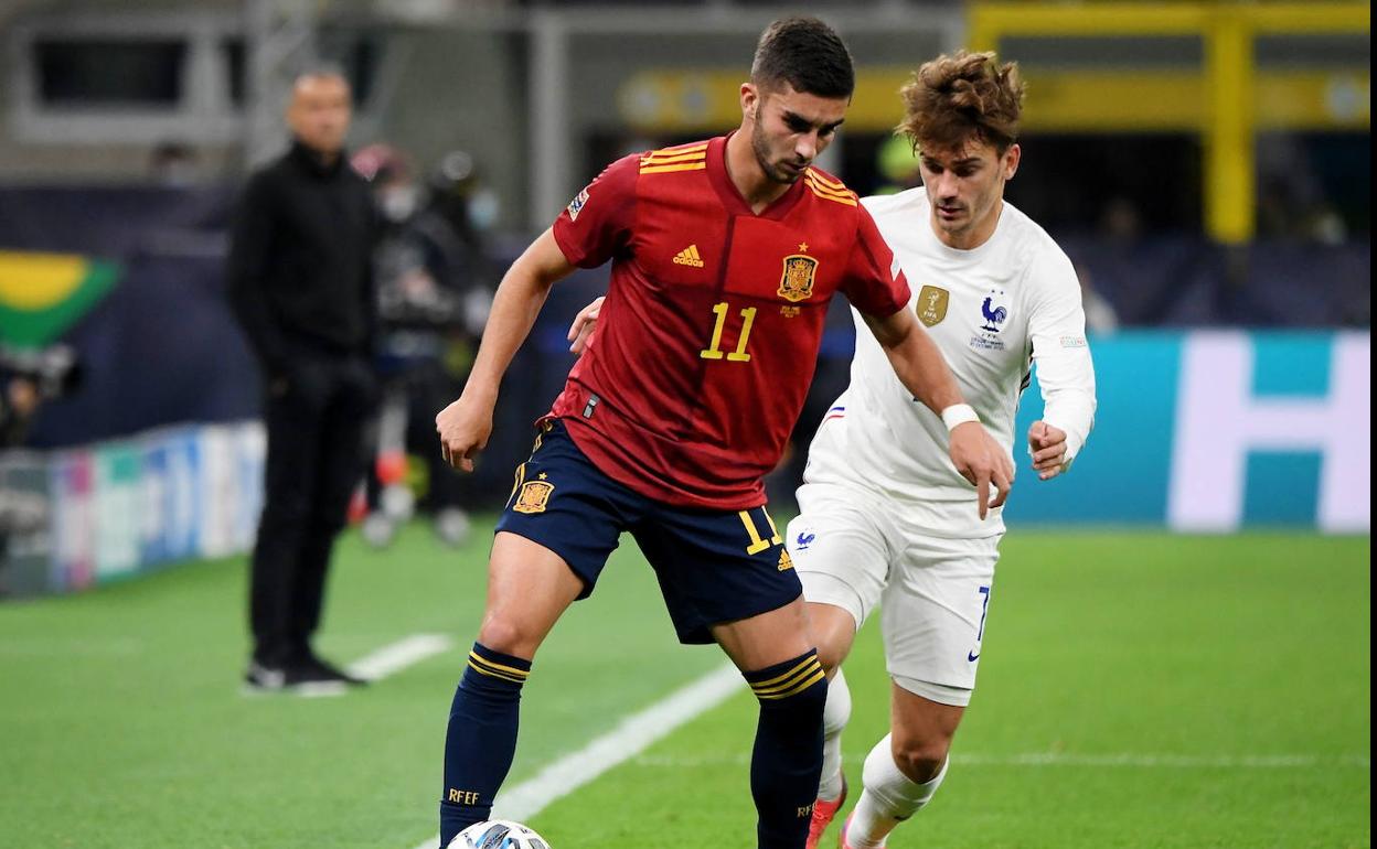 Ferran Torres entrena con el pantalón del Valencia | Ferran Torres se recupera de su lesión acordándose del Valencia CF