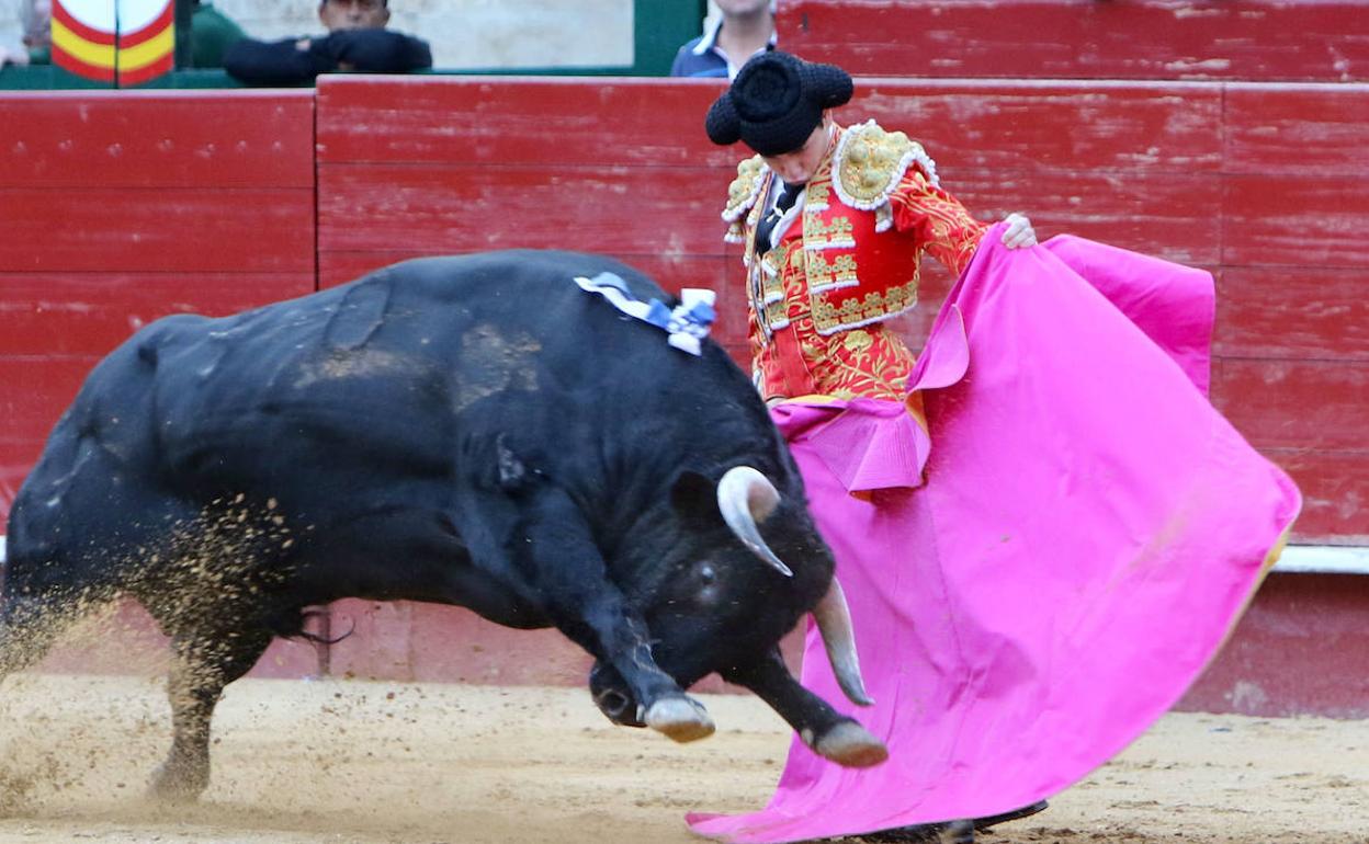 Miguelito en la plaza de Toros de Valencia. 