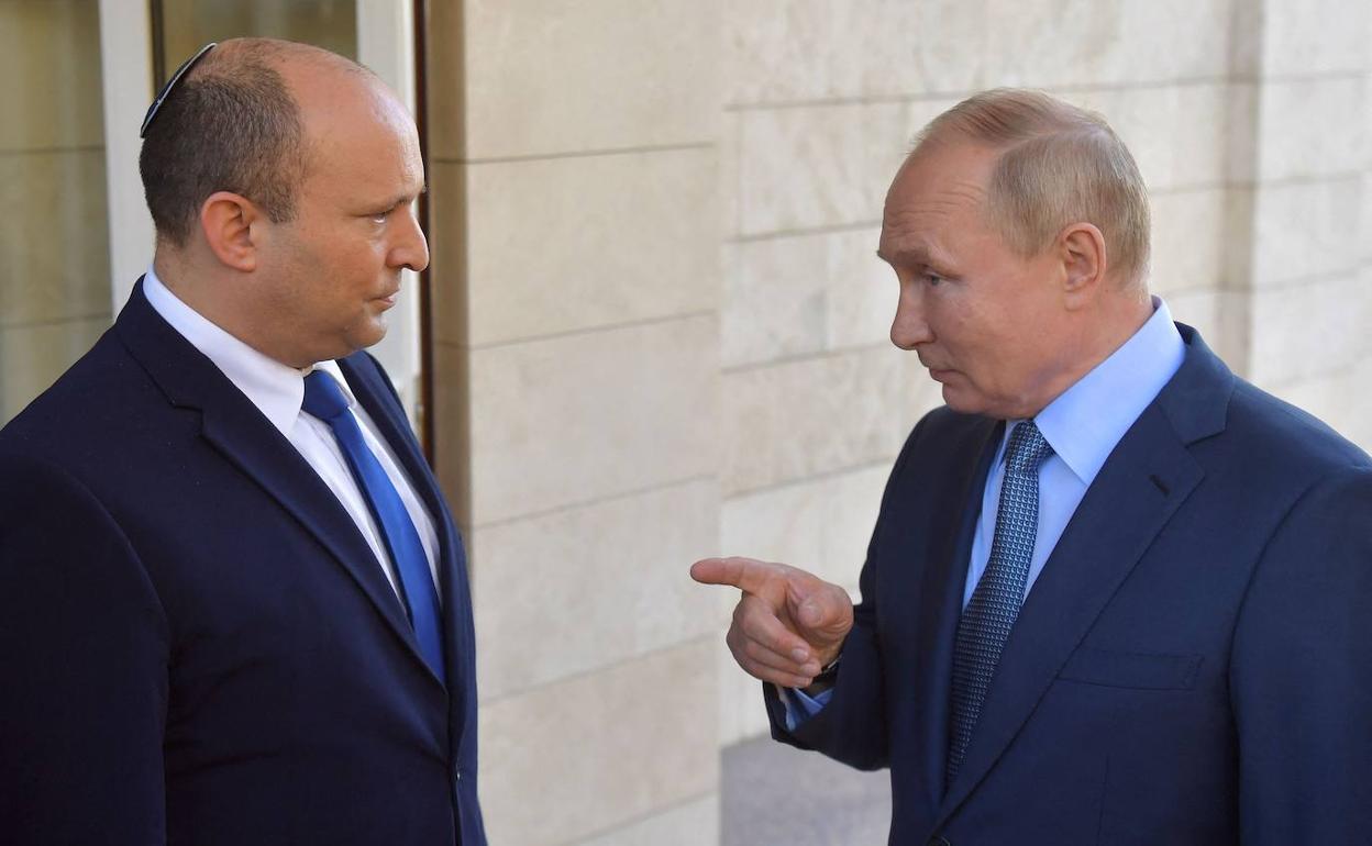 Naftali Bennett y Vladímir Putin, en el balnerario de Sochi.