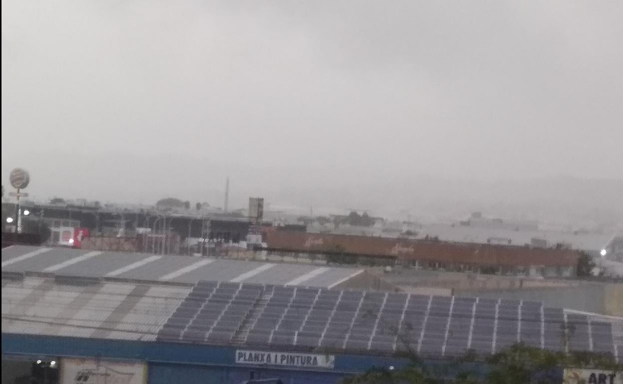 Cielos muy nubosos y lluvia desde esta madrugada en Xàtiva.