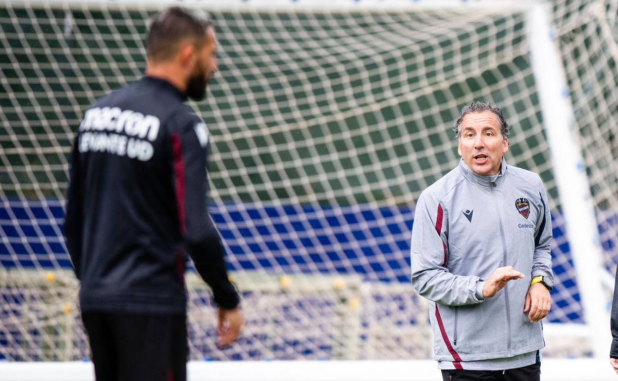 Los azulgrana visitan al Sevilla con el objetivo de lograr su primer triunfo del curso.