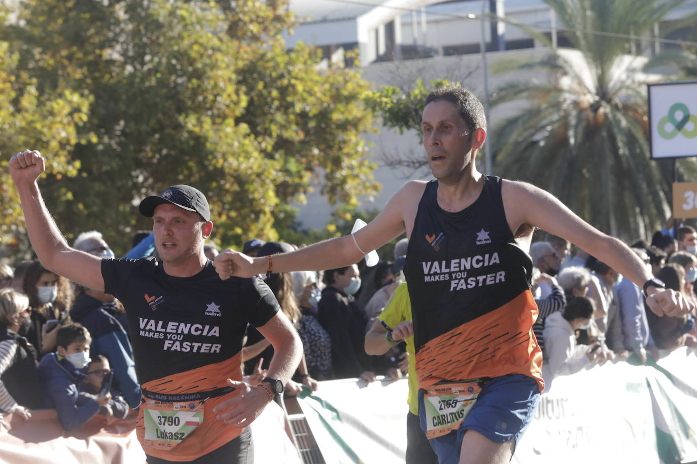 Fotos: Así ha sido la llegada de los héroes a la meta del Medio Maratón de Valencia 2021