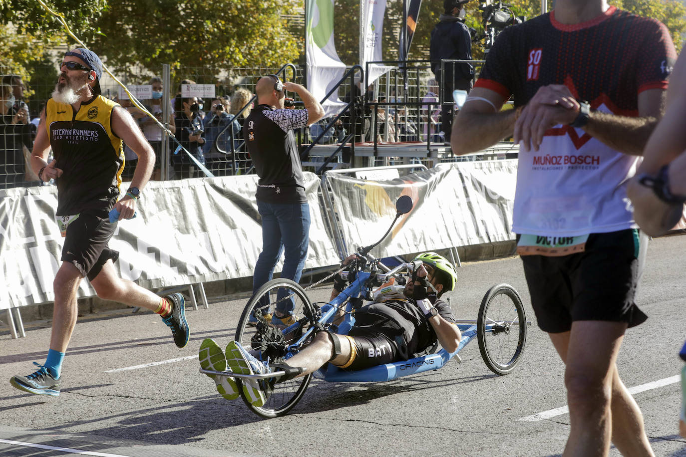 Fotos: Así ha sido la llegada de los héroes a la meta del Medio Maratón de Valencia 2021