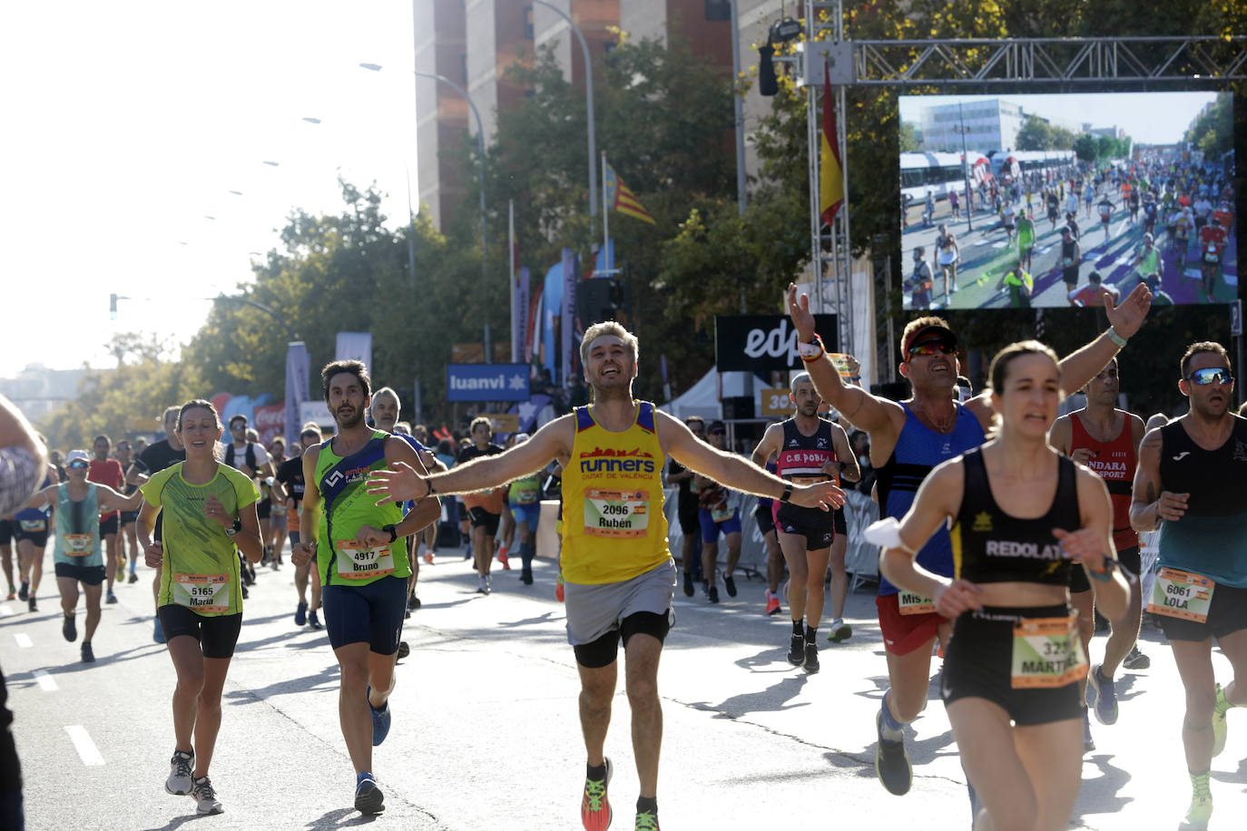 Fotos: Así ha sido la llegada de los héroes a la meta del Medio Maratón de Valencia 2021