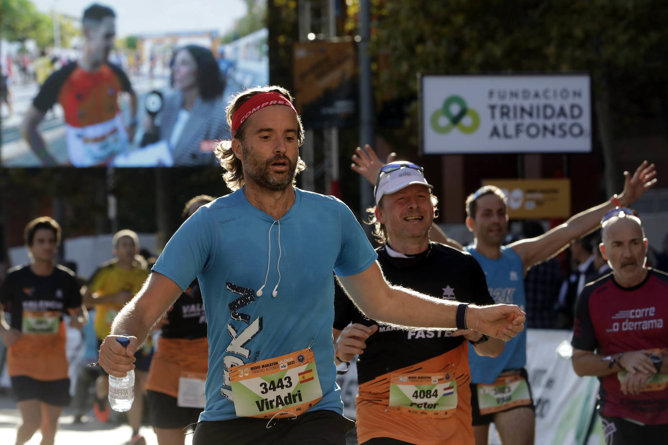 Fotos: Así ha sido la llegada de los héroes a la meta del Medio Maratón de Valencia 2021