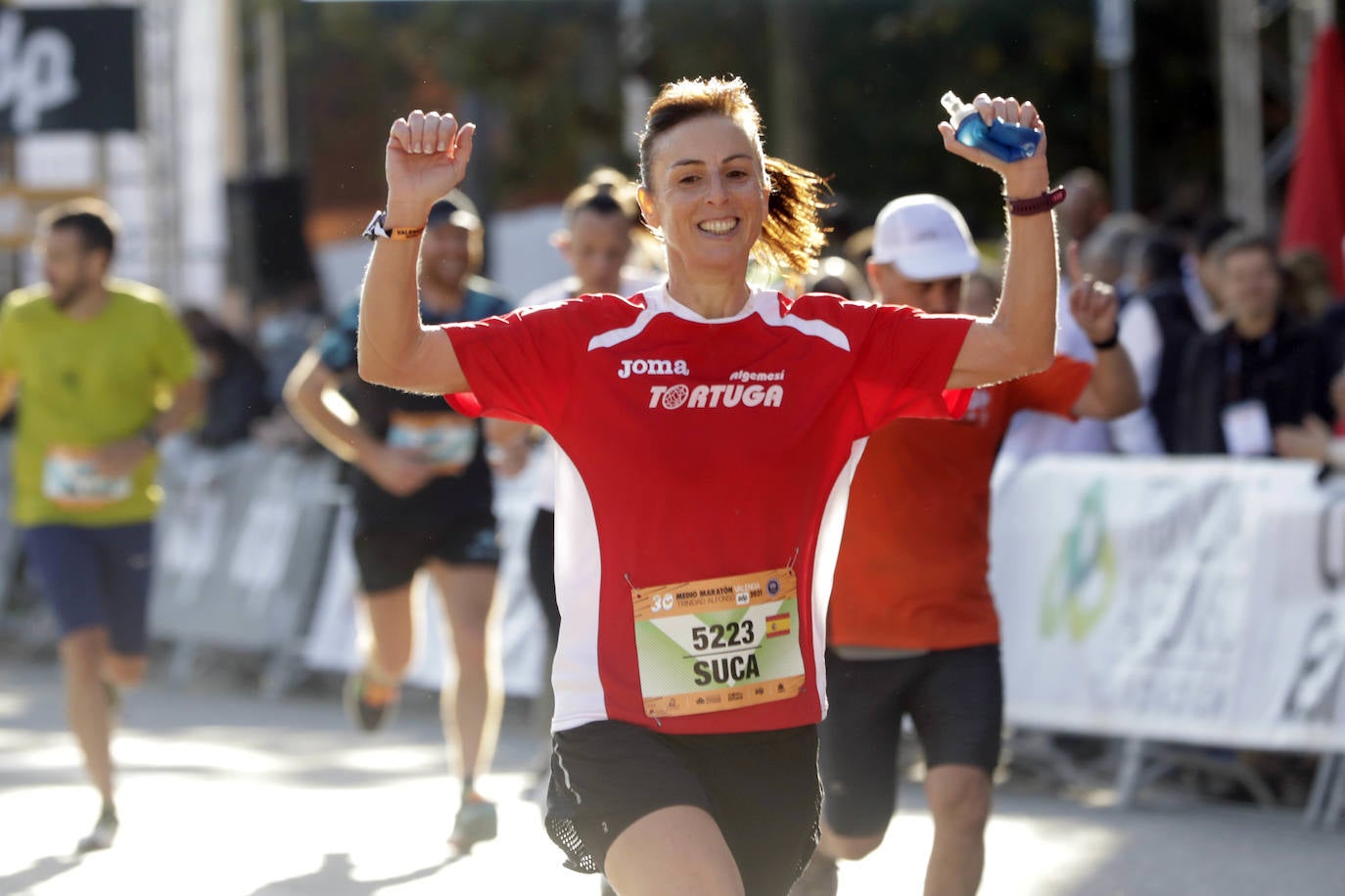 Fotos: Así ha sido la llegada de los héroes a la meta del Medio Maratón de Valencia 2021