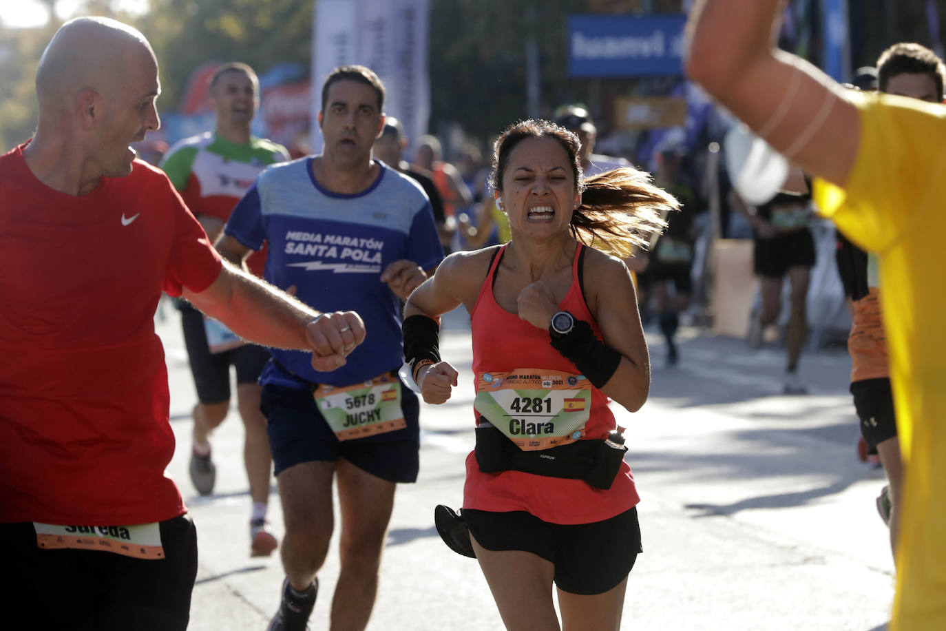 Fotos: Así ha sido la llegada de los héroes a la meta del Medio Maratón de Valencia 2021