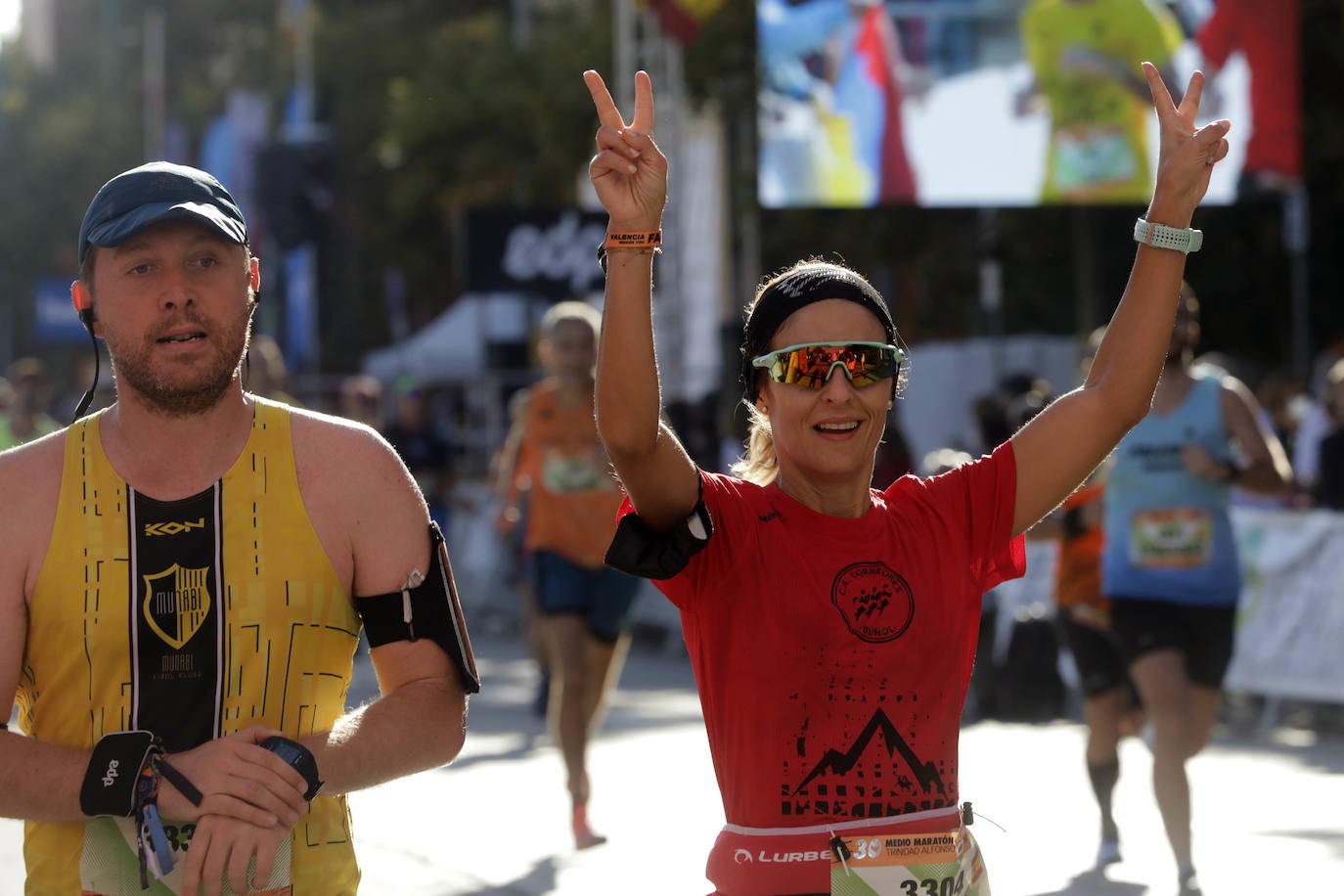 Fotos: Así ha sido la llegada de los héroes a la meta del Medio Maratón de Valencia 2021