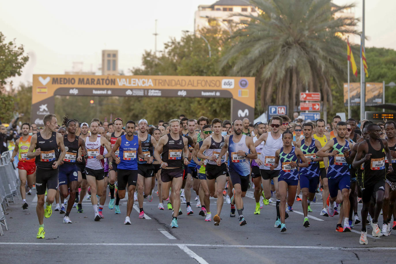 Fotos: Medio Maratón de Valencia 2021: búscate en la salida