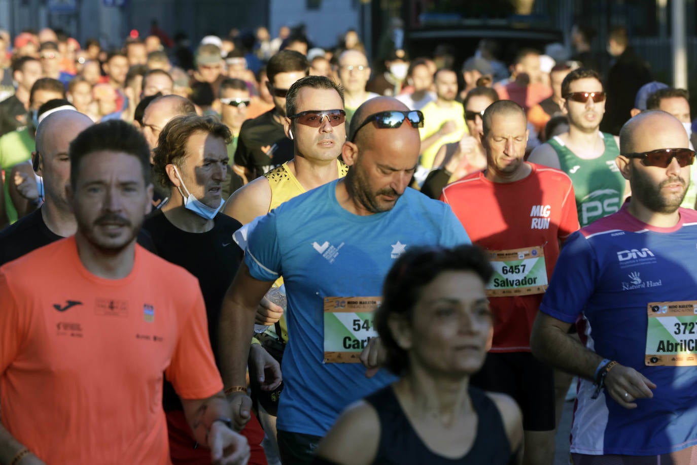 Fotos: Medio Maratón de Valencia 2021: búscate en la salida