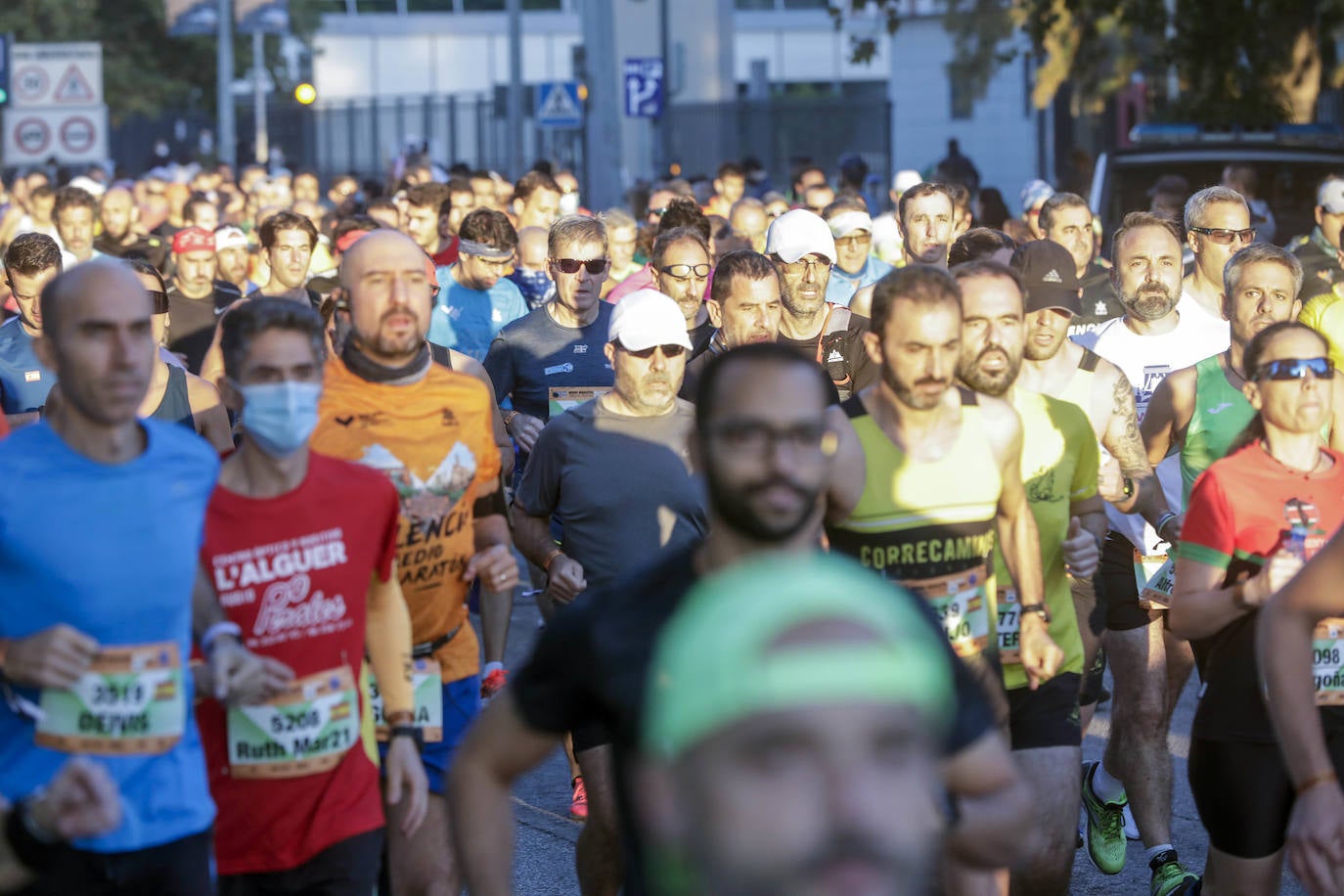 Fotos: Medio Maratón de Valencia 2021: búscate en la salida