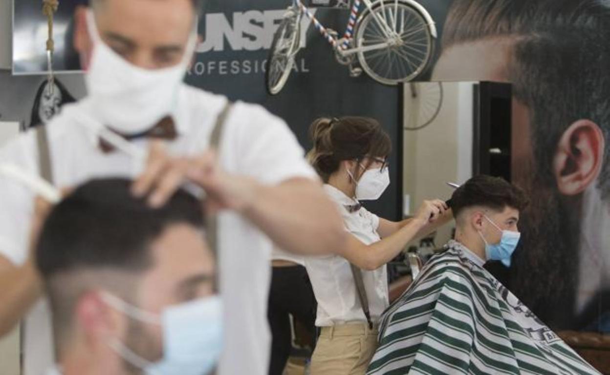 Una peluquería en Valencia. damián torres