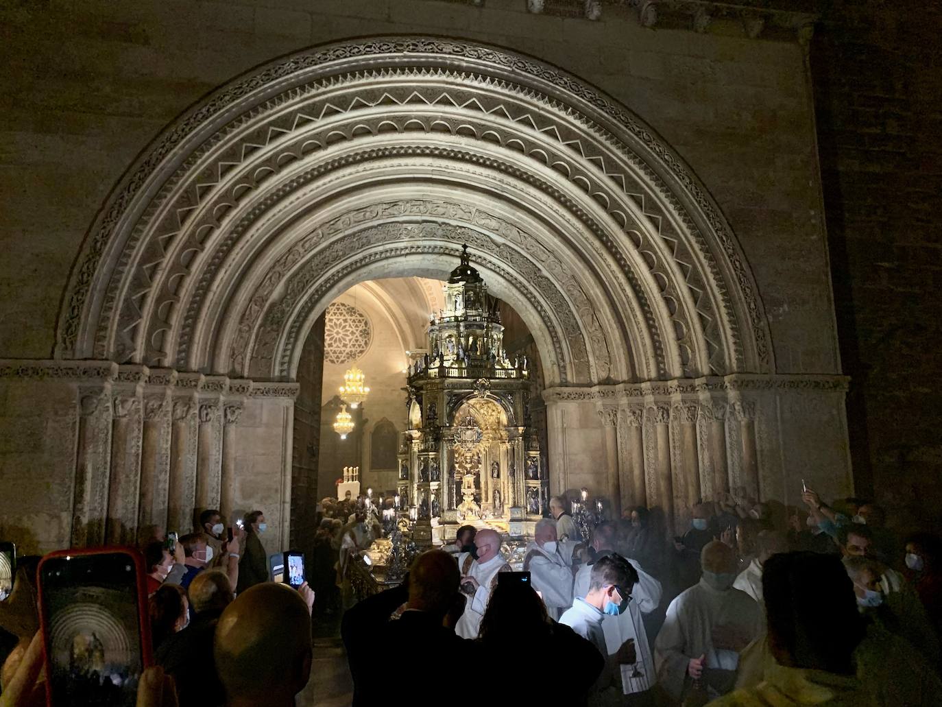 La obra sale de la Catedral fuera de la fiesta del Corpus por primera vez desde 1972 y lo hace con motivo de la vigilia nacional de la Adoración Nocturna Española (ANE) y de la Adoración Nocturna Femenina Española (ANFE).