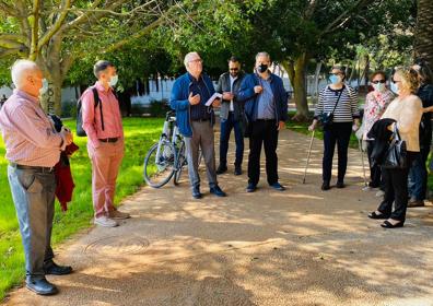 Imagen secundaria 1 - Visita al Parque del Oeste por parte del concejal Campillo y de las organizaciones vecinales. 