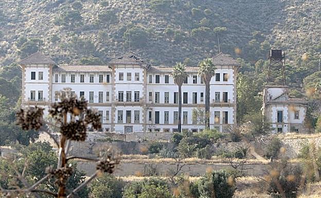 Fachada del preventorio de Aigües de Busot.