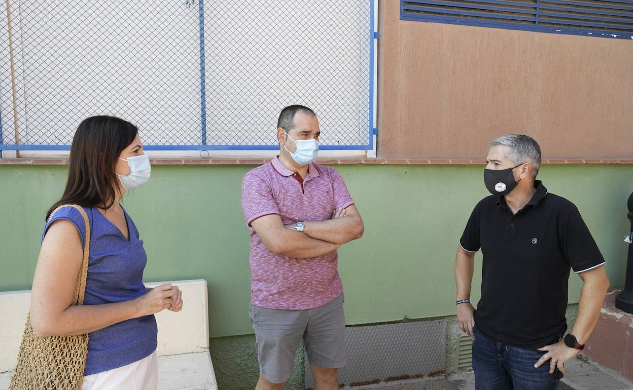 La alcaldesa, Maribel Albalat, visita el centro. 