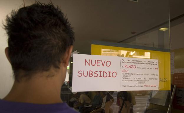 Cuántos parados hay en España y cuántos trabajadores tienen contrato temporal en 2021