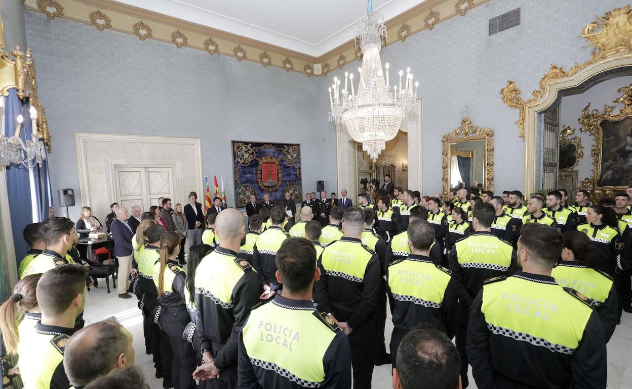 Además, se han invertido 1,2 millones de euros en el parque móvil de Alicante. 