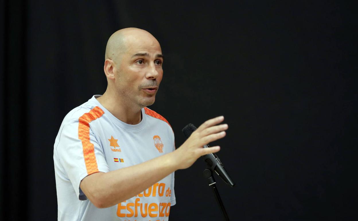 Peñarroya, durante un entrenamiento en la Fonteta. 