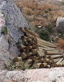 Imagen secundaria 2 - Proceso de subida del material al castillo de Santa Anna. 