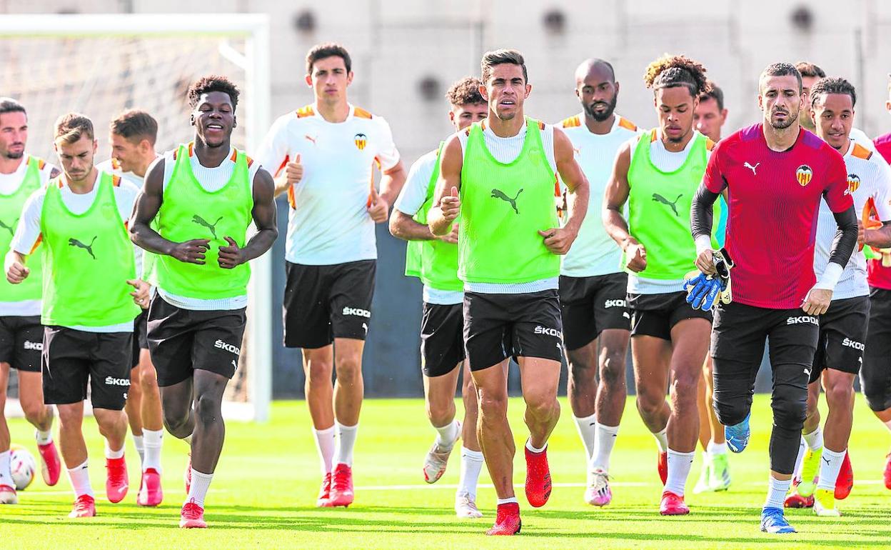 Paulista, a la cabeza del grupo en un entrenamiento.
