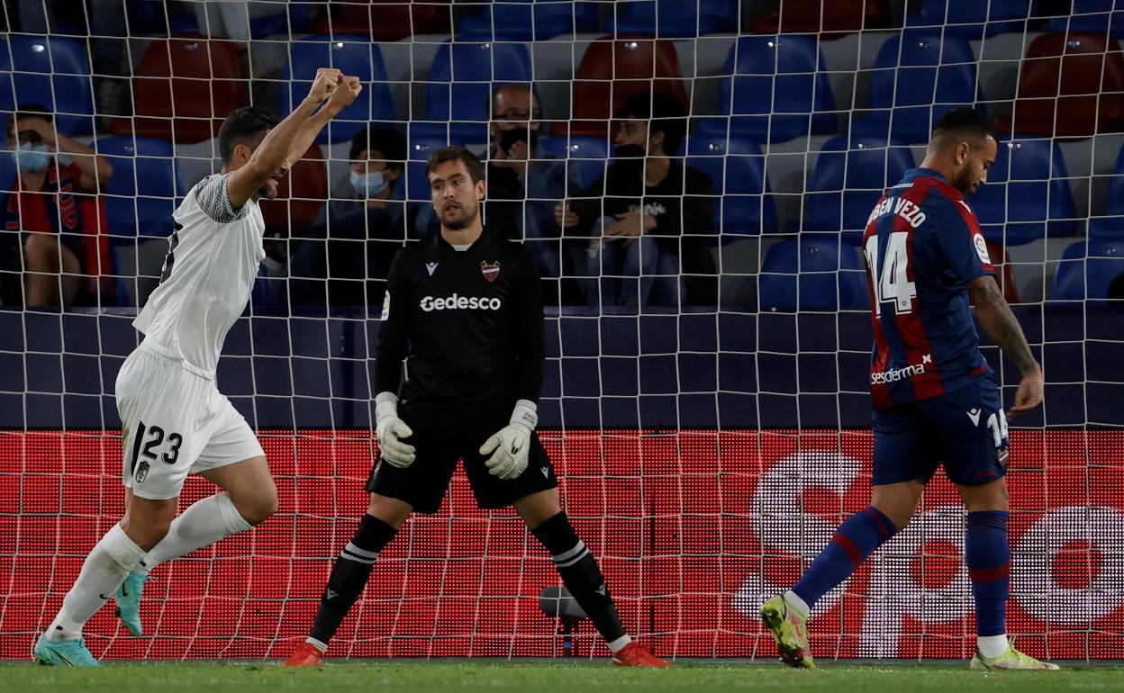 Aitor y Vezo, tras encajar uno de los goles ante el Granada