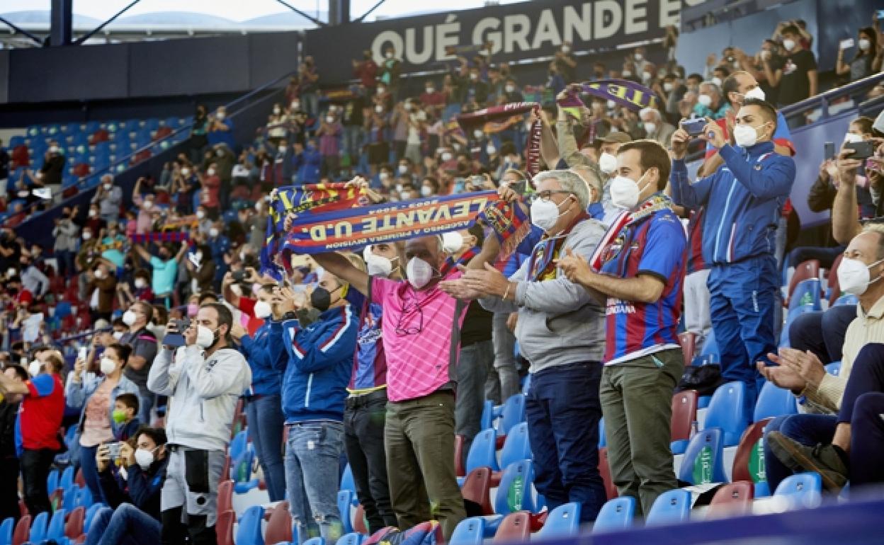 Aficionados del Levante en el Ciutat de València 