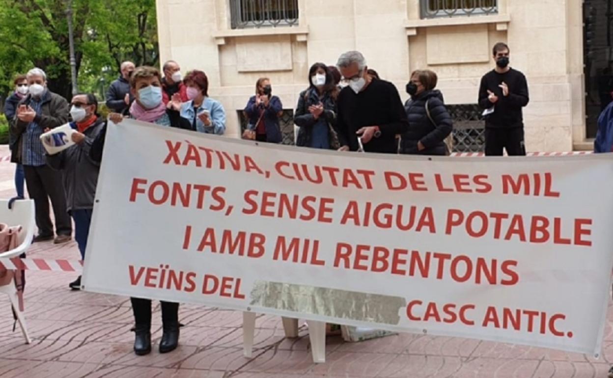 Los vecinos volverán a concentrarse el sábado y previamente harán una manifestación desde la  Seu. 