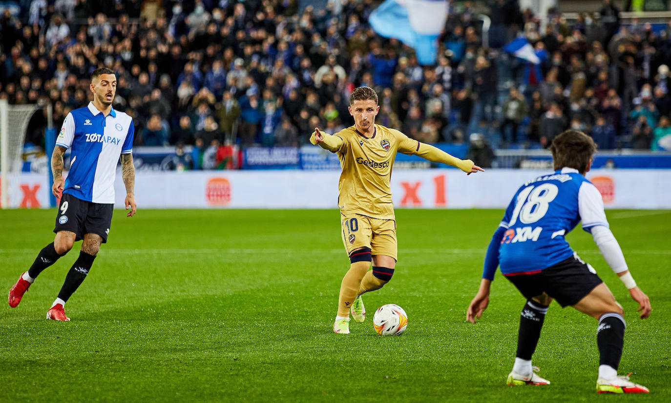 Fotos: Las mejores imágenes del Deportivo Alavés-Levante UD