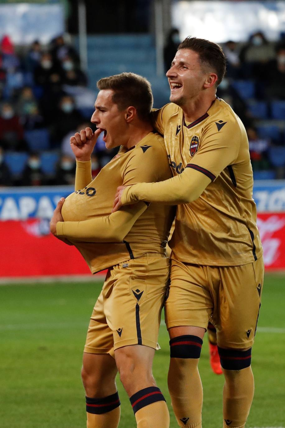 Fotos: Las mejores imágenes del Deportivo Alavés-Levante UD