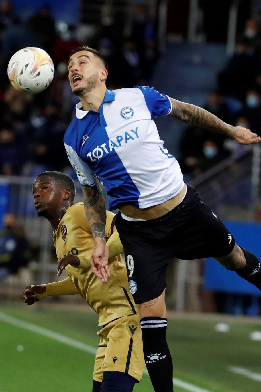 Fotos: Las mejores imágenes del Deportivo Alavés-Levante UD