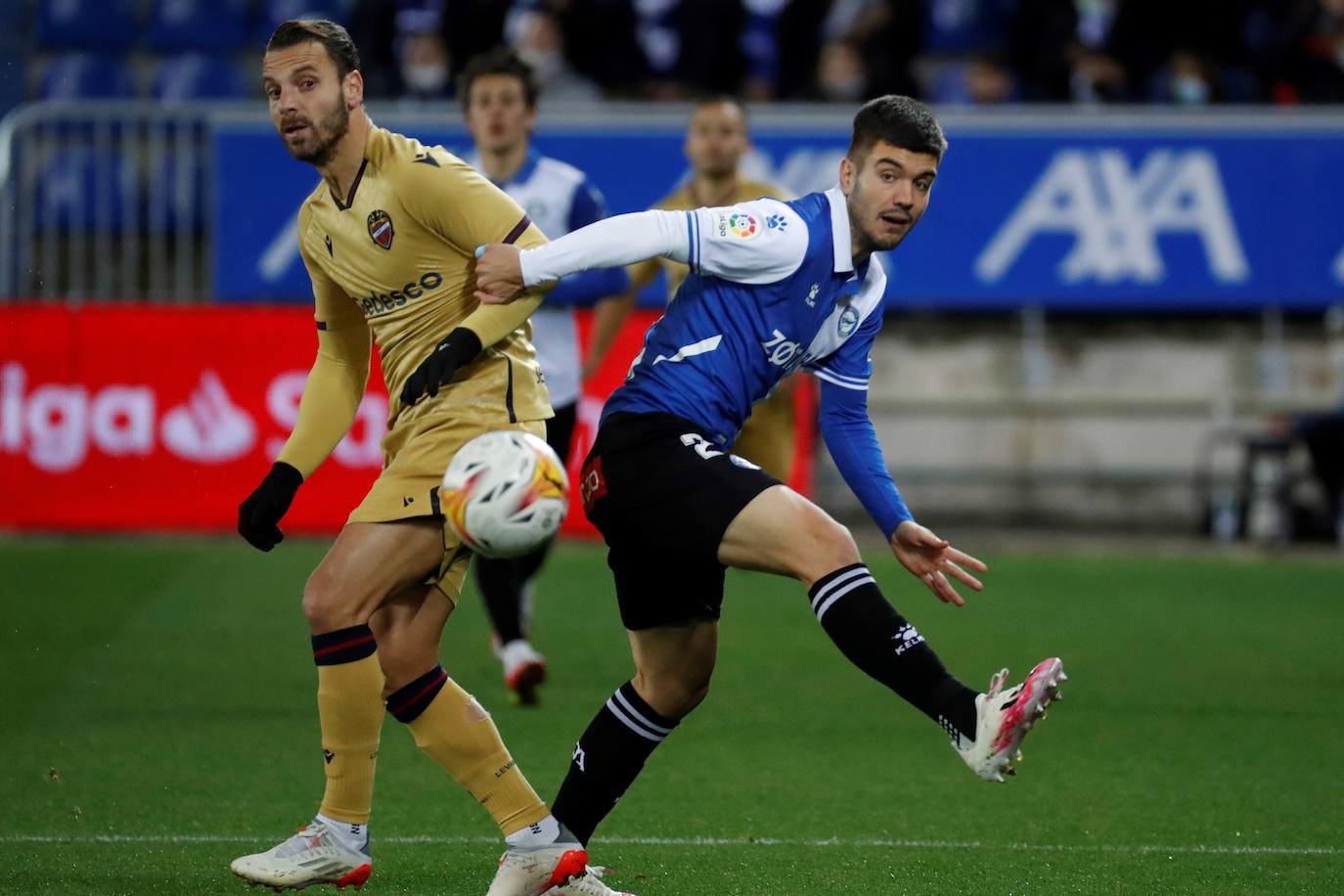 Fotos: Las mejores imágenes del Deportivo Alavés-Levante UD