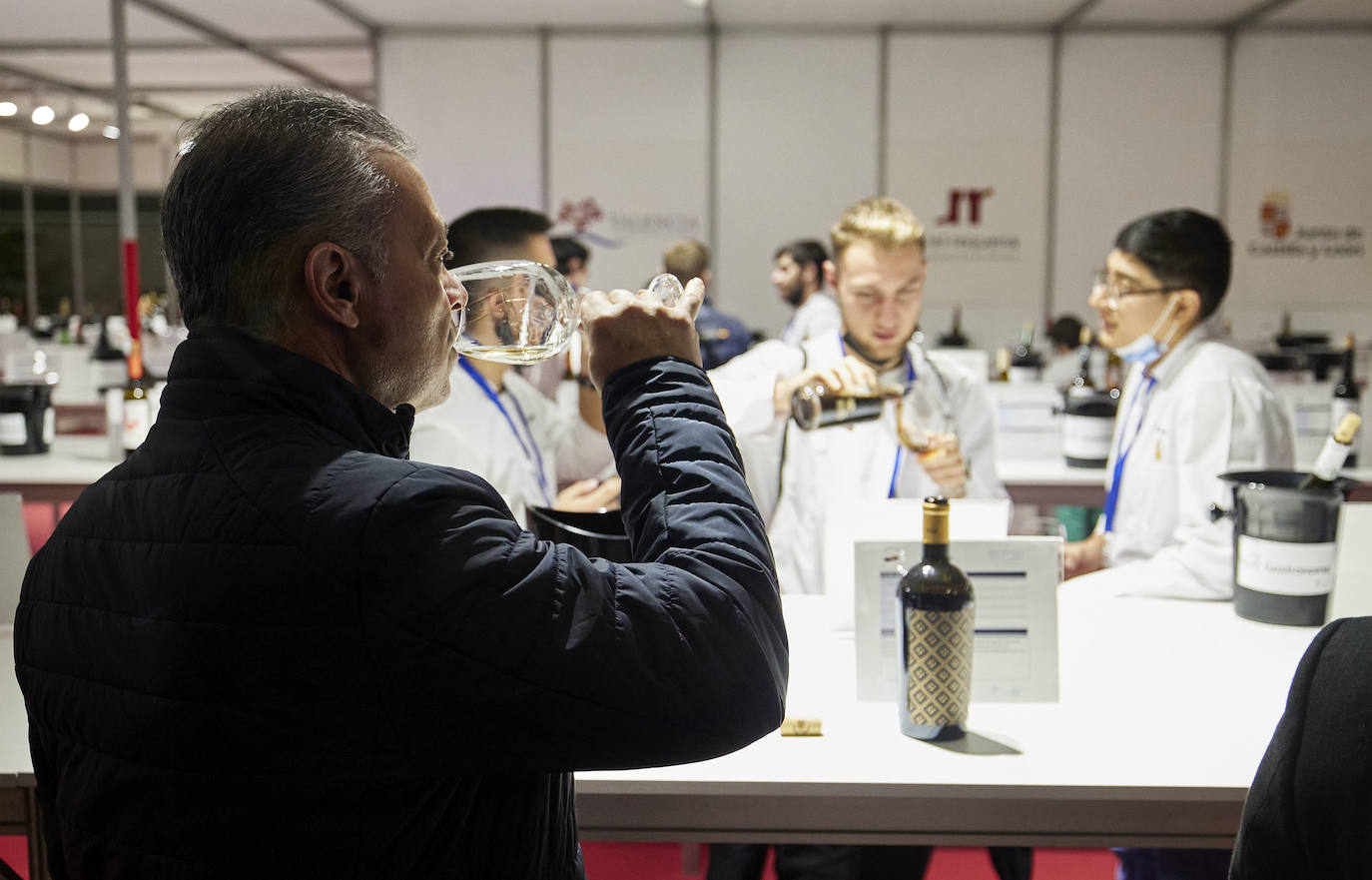 Un equipo de nueve chefs 'con estrella' de la Comunitat Valenciana, coordinados por Quique Dacosta, cocinará en gala de presentación de la Guía Michelín España y Portugal 2022, una cita que reunirá a 600 invitados en el Auditorio del Palau de Les Arts este 14 de diciembre, y que quiere celebrar el «reencuentro» con la presencialidad tras 18 meses de pandemia. Así lo han desvelado desde Michelin en el marco del Salón Mediterránea Gastrónoma, que se celebra en Feria Valencia. 