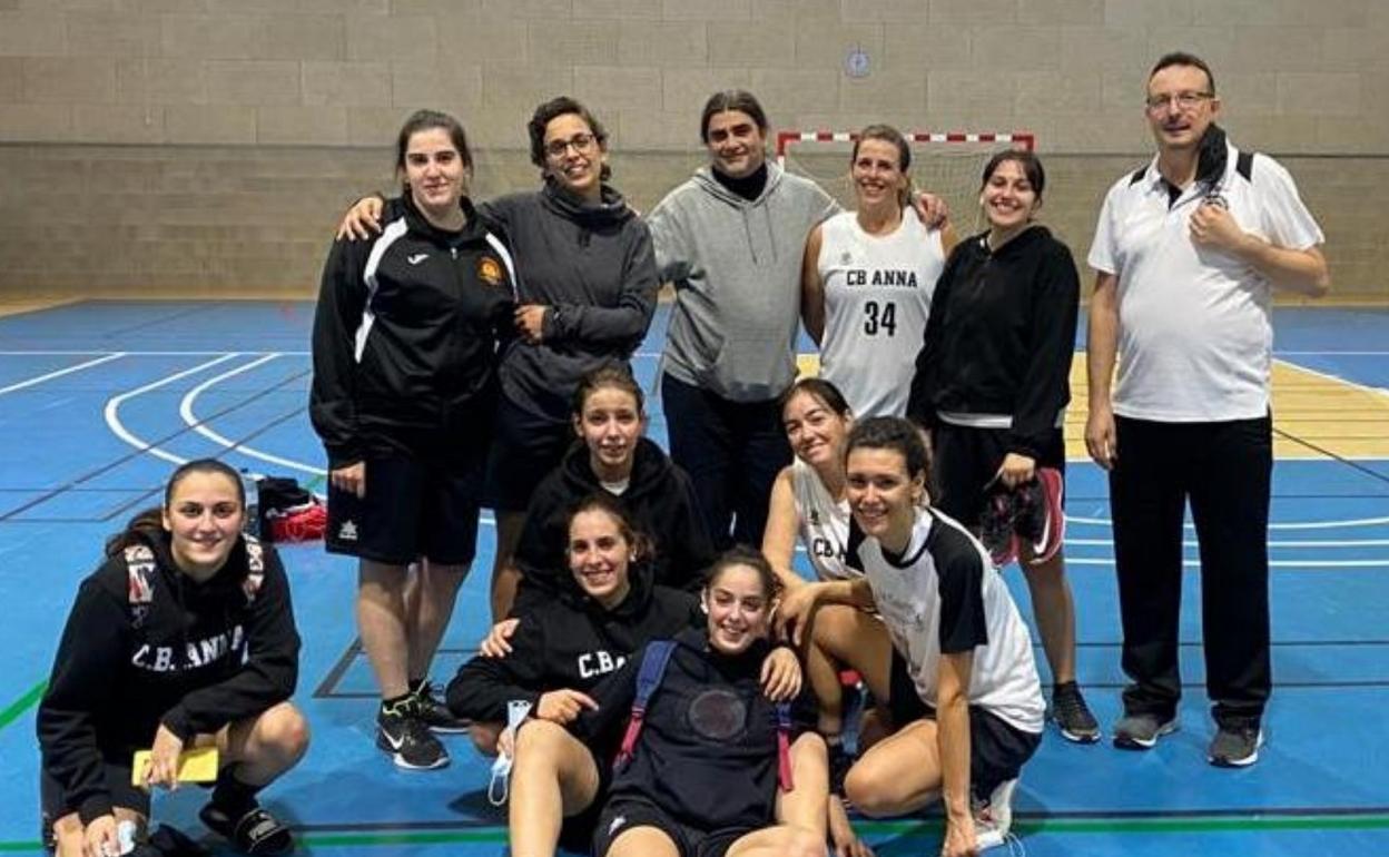 El equipo femenino Sénior no pudo vencer al vecino de Enguera. 