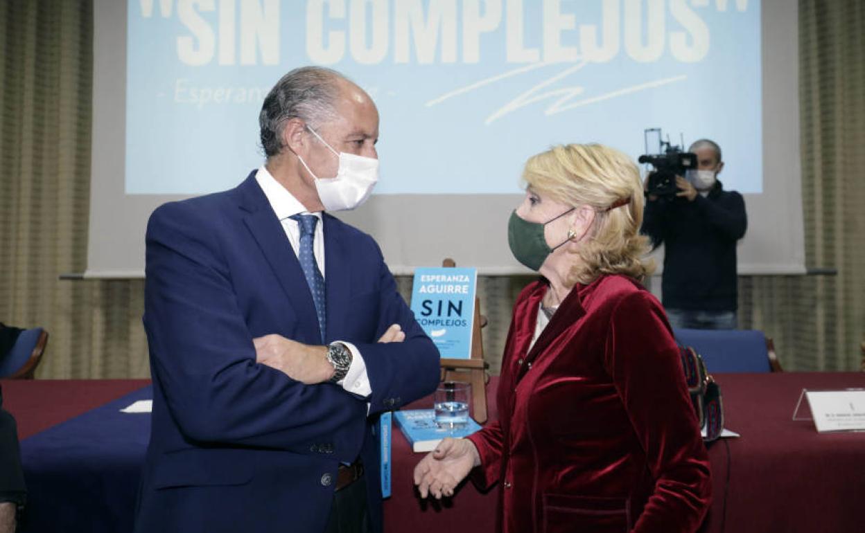 Esperanza Aguirre y Francisco Camps se reencuentran en Valencia.