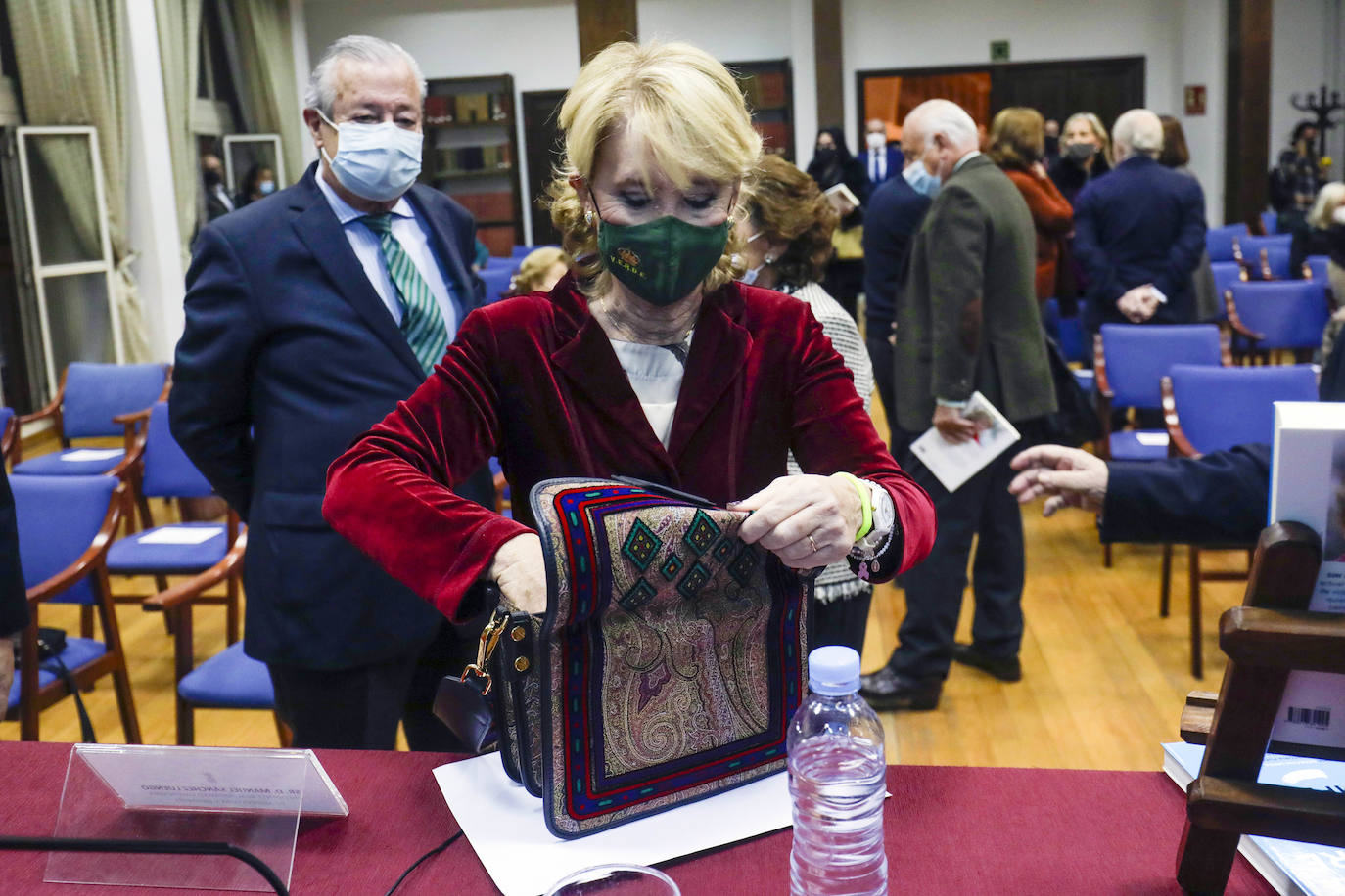 Esperanza Aguirre reivindica a Barberá y arremete contra Oltra arropada por Camps