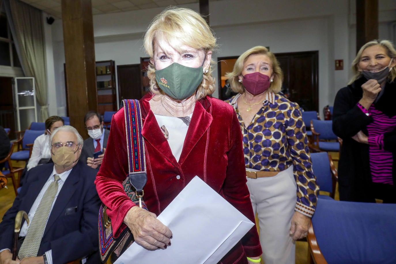 Esperanza Aguirre reivindica a Barberá y arremete contra Oltra arropada por Camps