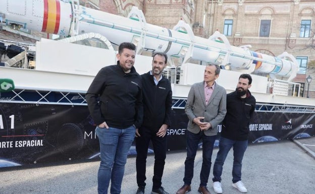 Los cofundadores del proyecto, junto al presidente ejecutivo de la empresa y el exministro de Ciencia. 