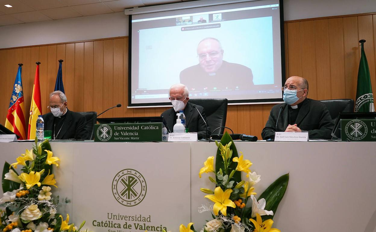 Inauguración del congreso sobre pobreza en la Universidad Católica. 