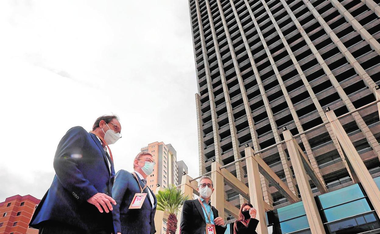 Los consellers Soler, España y Carolina Pascual, junto al presidente Puig.