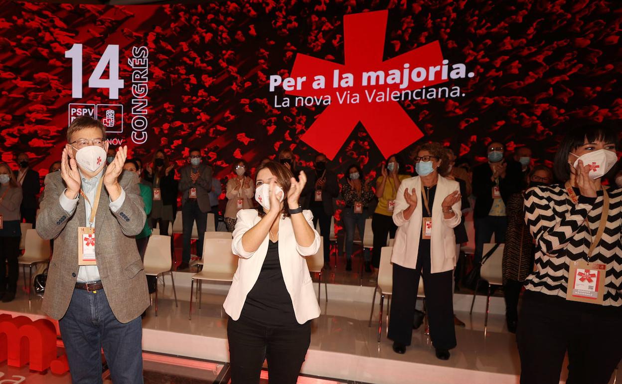 El presidente Puig junto a la vicesecretaria general Adriana Lastra.