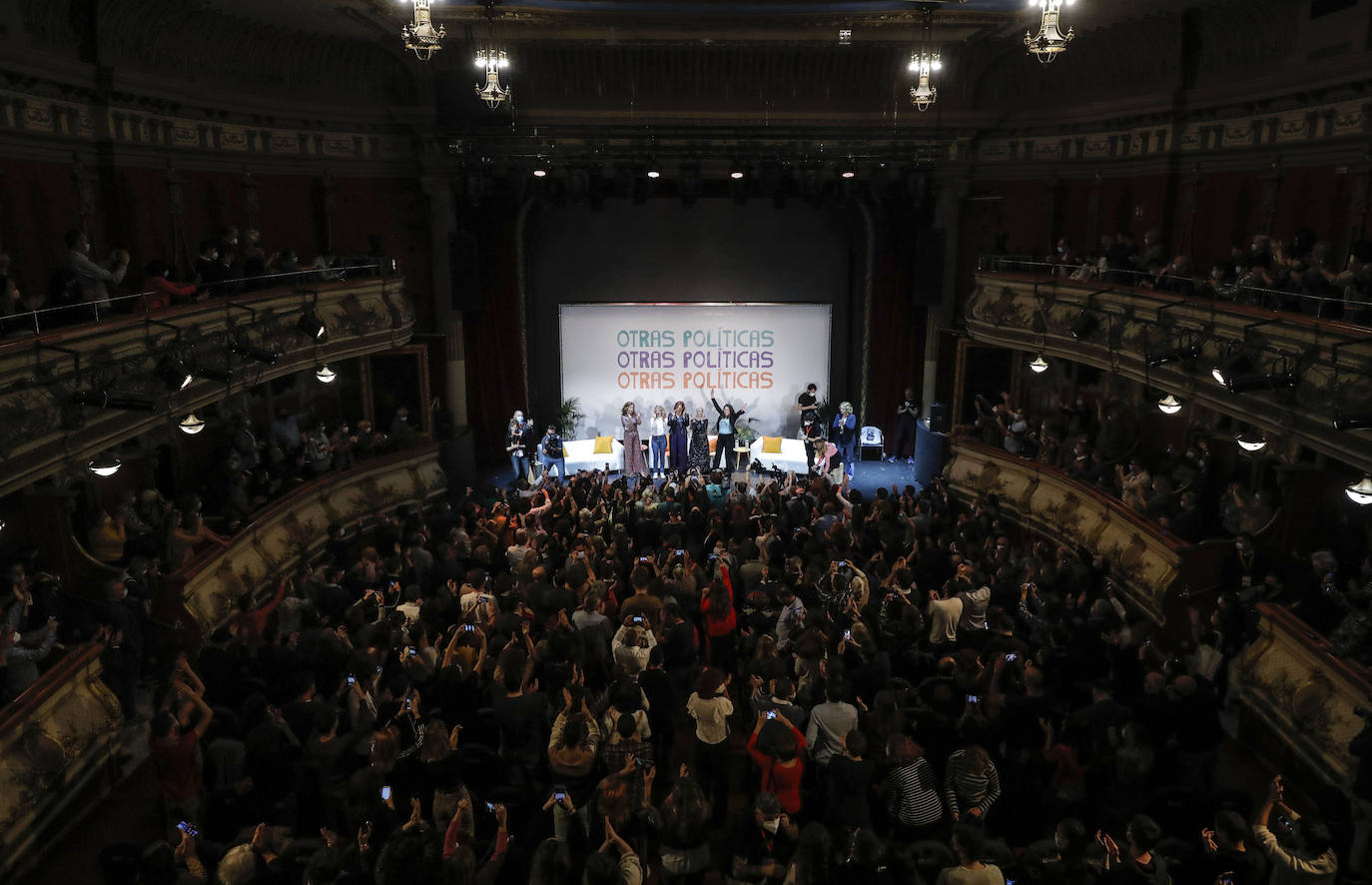 Fotos: Acto en Valencia de Yolanda Díaz, Mónica Oltra y Ada Colau