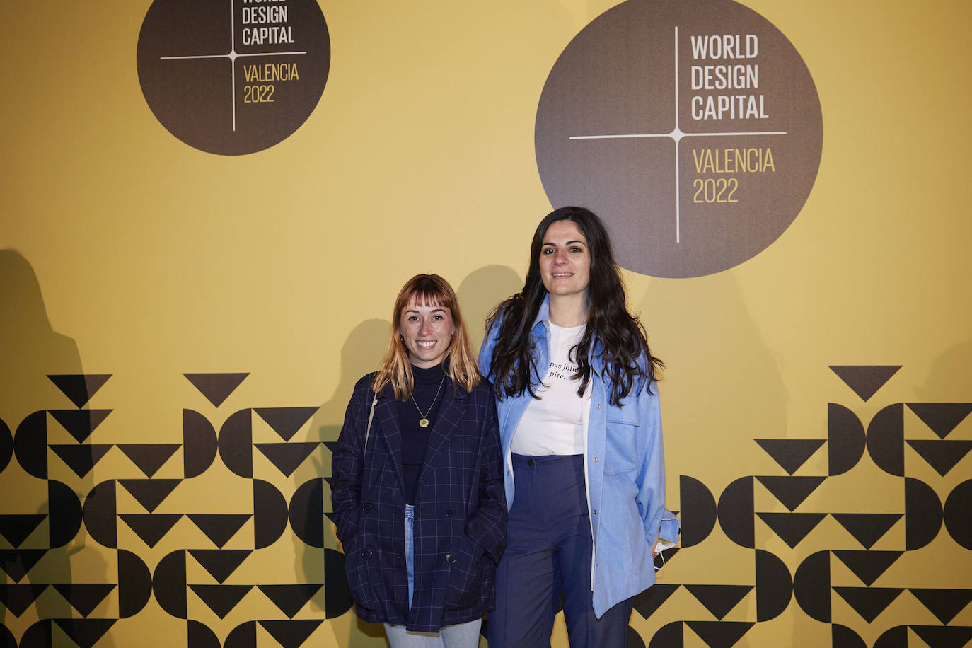 Valencia Capital del Diseño ya es una realidad. La gala de presentación del programa que ha tenido lugar este martes por la noche en Les Arts celebra la puesta en marcha de la iniciativa, financiada por el Ayuntamiento, la Generalitat y la Diputación. Al evento han acudido Bertrand Derome, director general de la Organización Mundial del Diseño y autoridades como el presidente Ximo Puig; el presidente de la Diputación de Valencia, Toni Gaspar y el alcalde de Valencia, Joan Ribó.