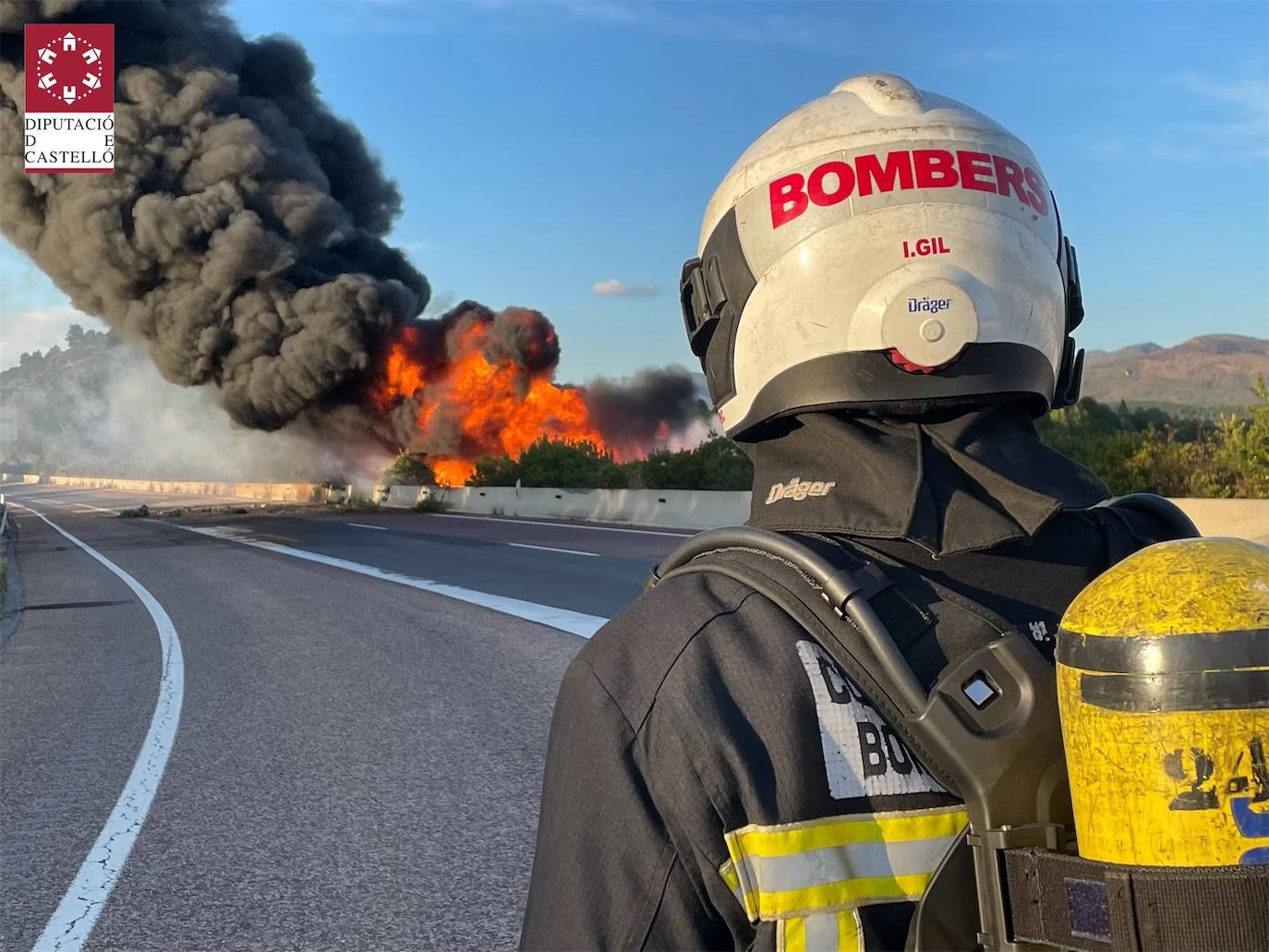 Bomberos en el incendio en Castellón