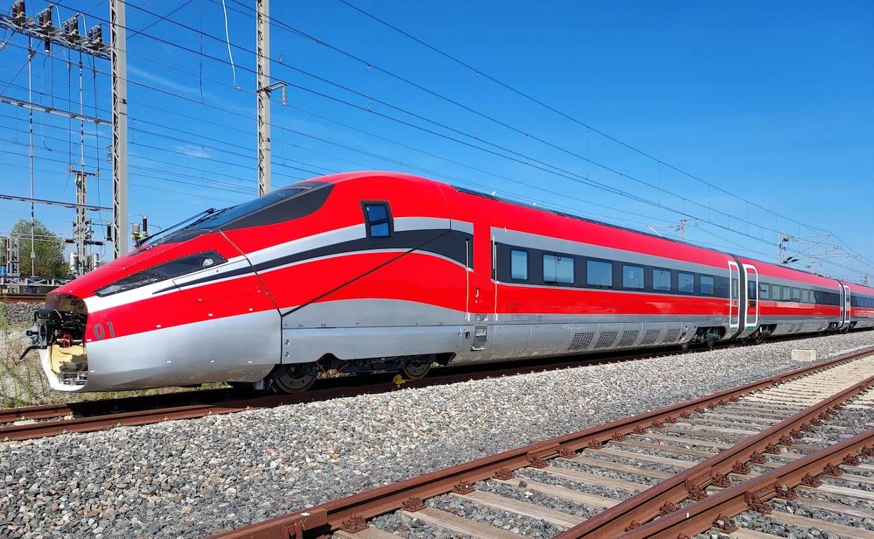 El primer tren de ILSA que llegó a España en verano para iniciar su proceso de homologación. 