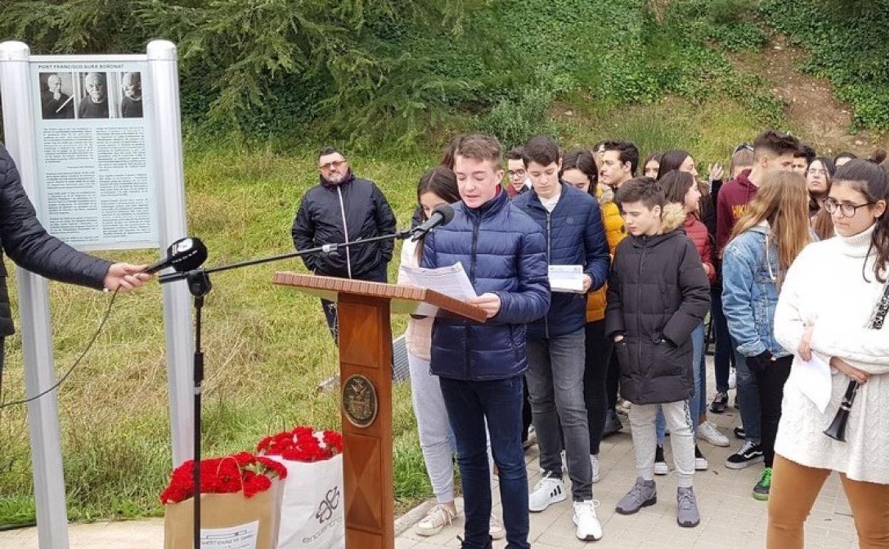 Acto de homenaje a las víctimas en el que participaron los alumnos hace unos años. 