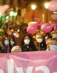 Imagen secundaria 2 - Vecinos de la Malvarrosa durante la manifestación. 